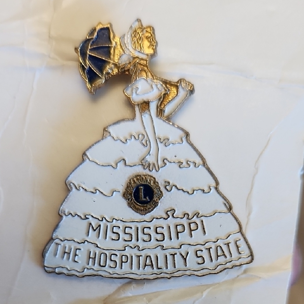 Vintage 1972 Lions Club Mississippi Hospitality State Souvenir Trading Pin